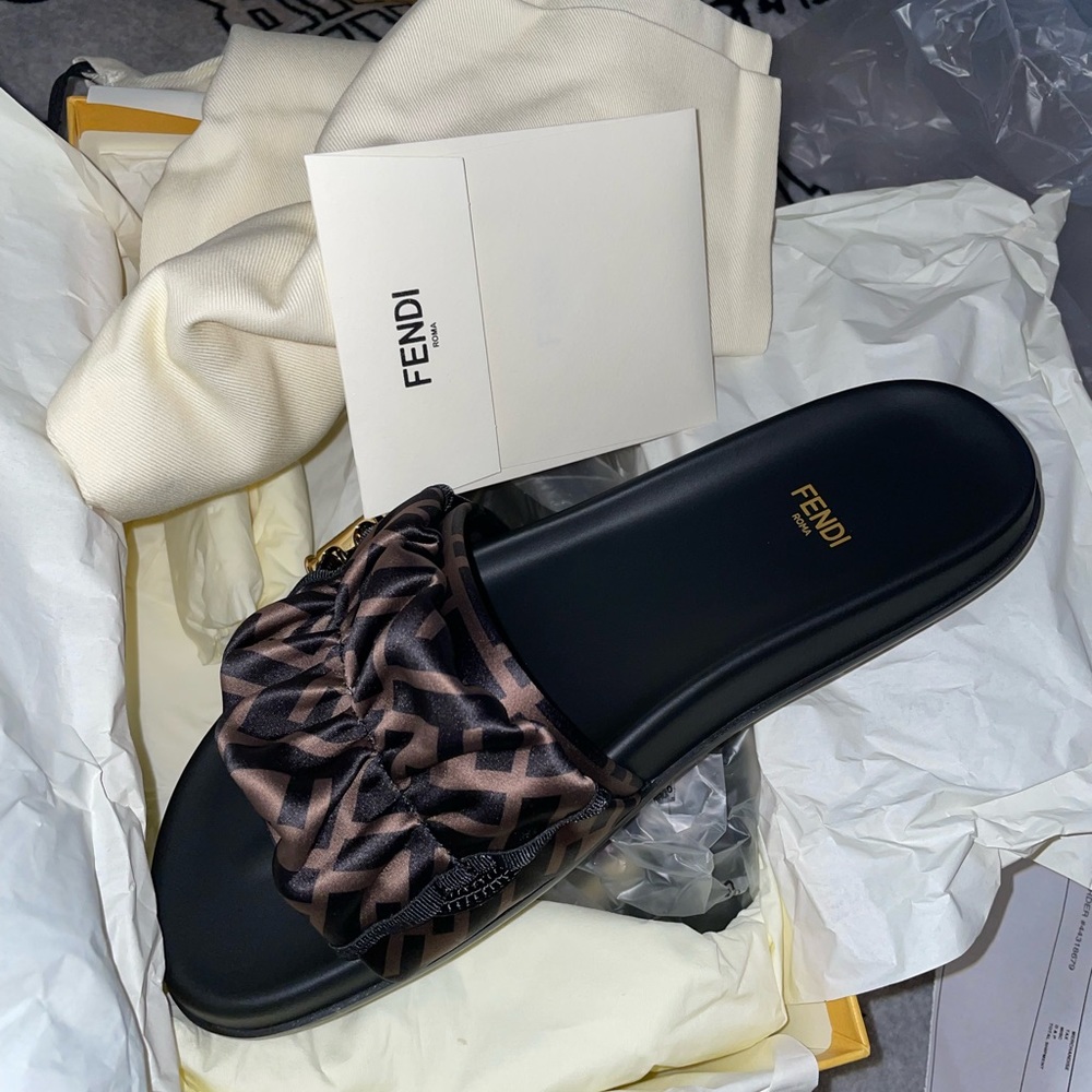 Fendi vertigo satin slides
